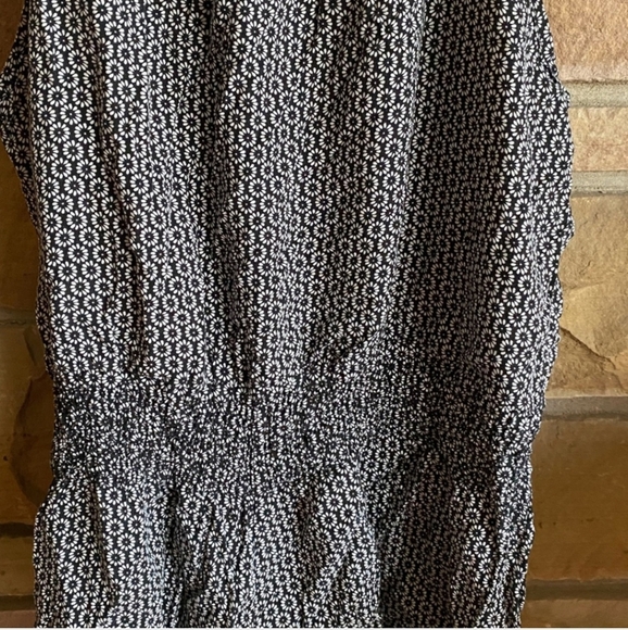 Brandy Melville Black/White Floral Spaghetti Strap Romper - EUC - Picture 3 of 5